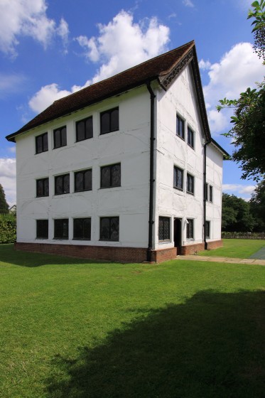 queen-elizabeths-hunting-lodge